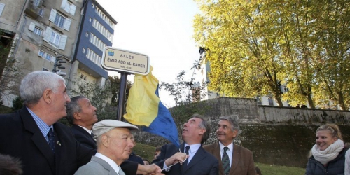 François Bayrou inaugure une « allée Abd El-Kader » Pau2